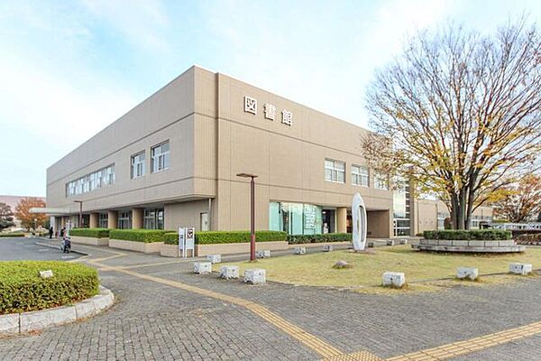 富士見市立中央図書館 360m