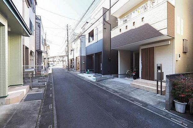 【外観】●南東側4.0ｍ道路に面する閑静な住宅街