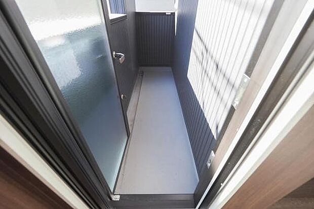 【2階バルコニー】●バルコニーが2・3階にあるので、一度に沢山干すことも◎