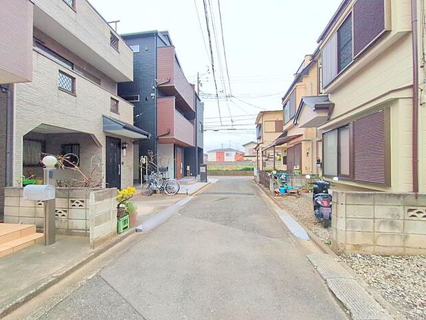 前面道路含む外観
