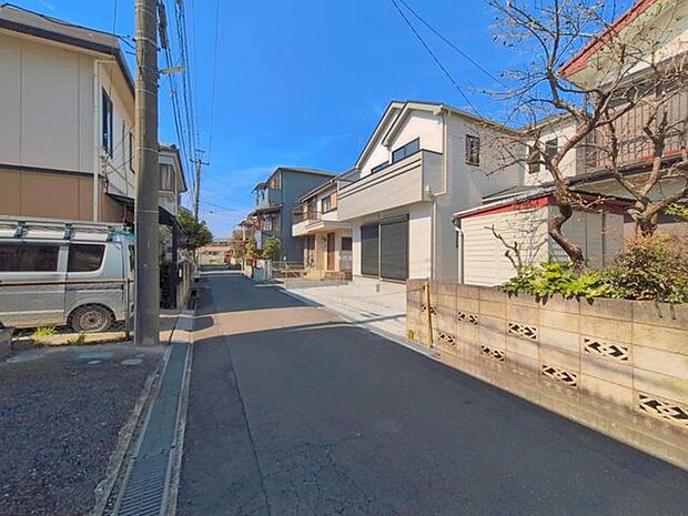 前面道路含む外観