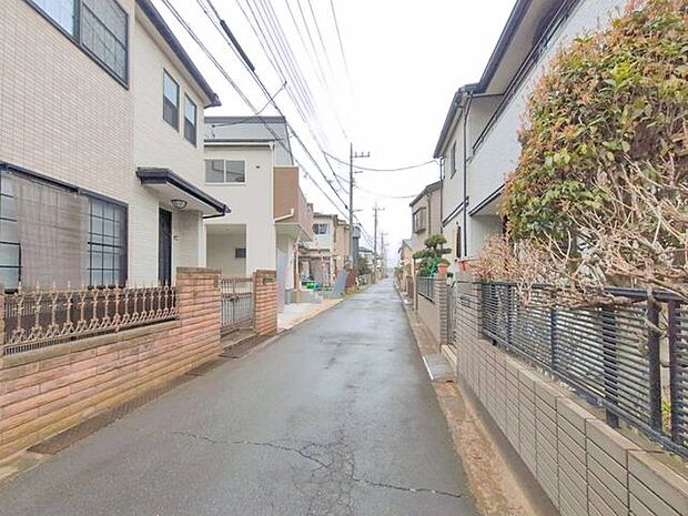 前面道路含む外観