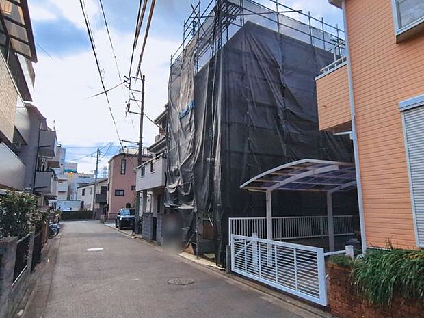 前面道路含む外観