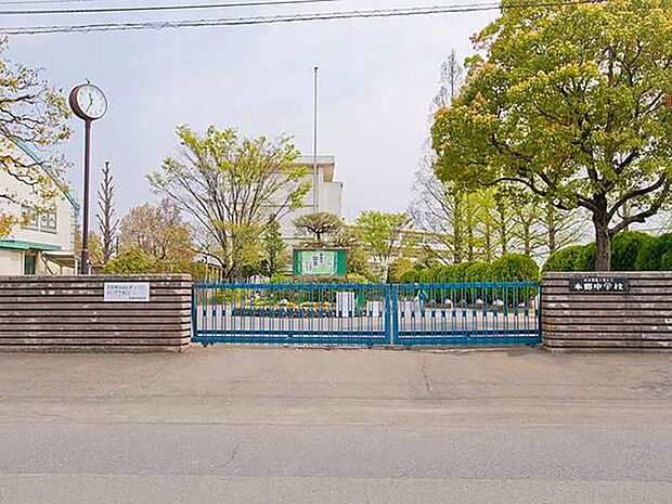 富士見市立本郷中学校 徒歩6分。 470m