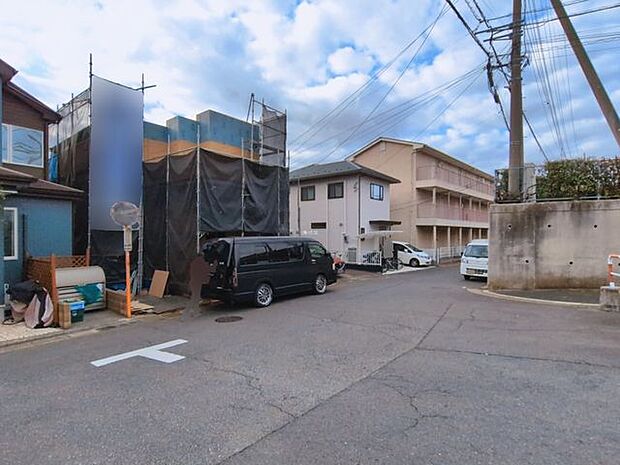 前面道路含む外観