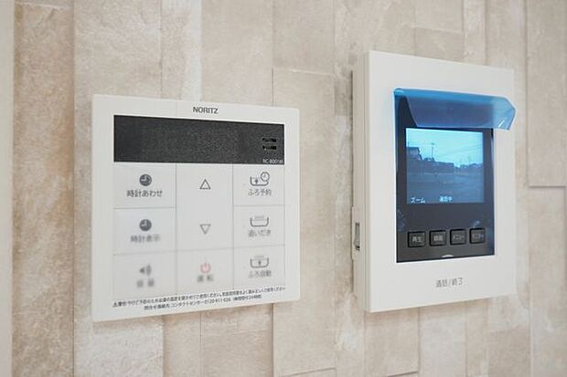 ■インターホン&給湯器リモコン/暮らしの操作をひとまとめ。来客対応やお湯張りもスマートにこなせるリモコン類。