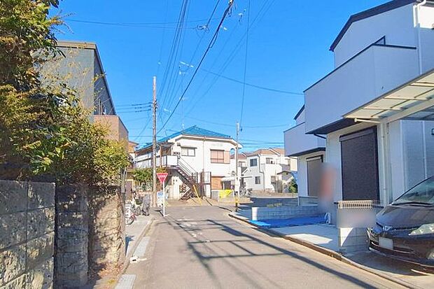 前面道路含む外観