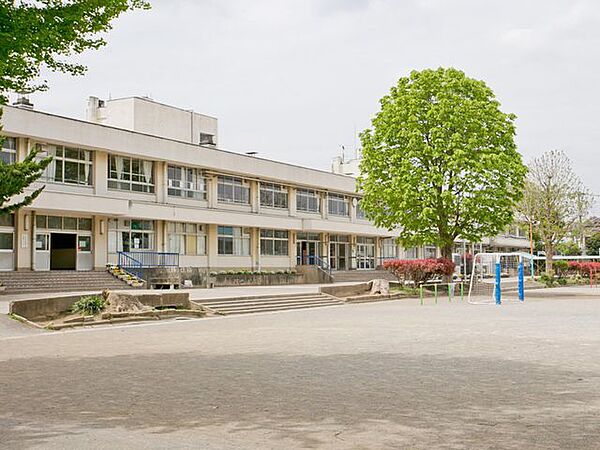 富士見市立関沢小学校 徒歩11分。 880m