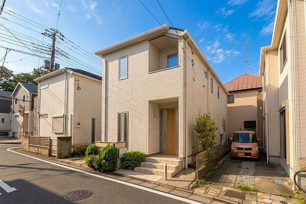 車通りの少ない道路に面していますから、閑静な住環境を条件にお探しの方へおすすめの物件です。