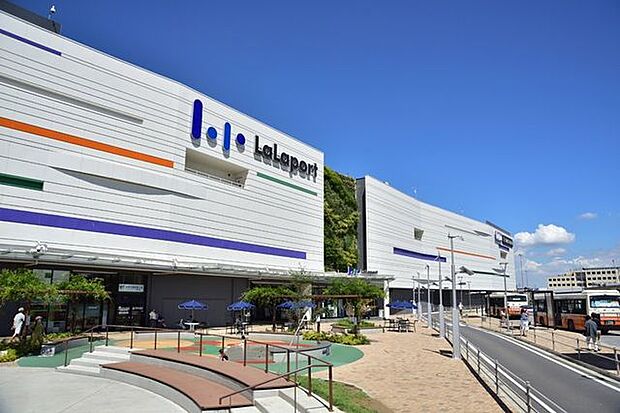 ヤオコーららぽーと富士見店 徒歩12分。 920m