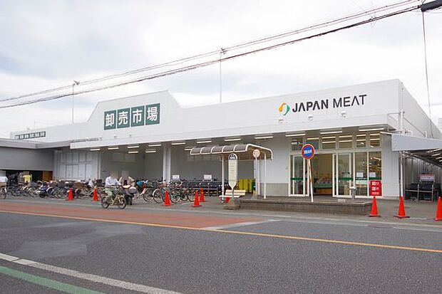 ジャパンミート卸売市場ふじみ野店 徒歩7分。 490m