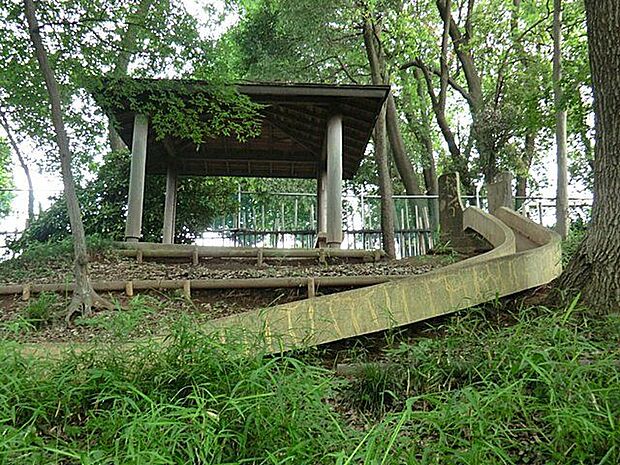 山室緑地公園 徒歩6分。 450m