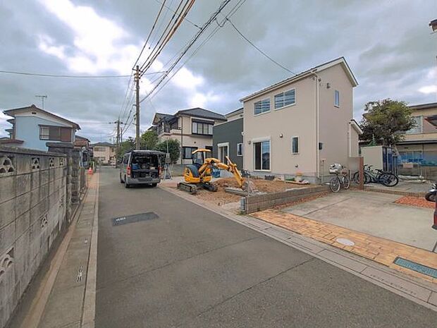 前面道路含む外観