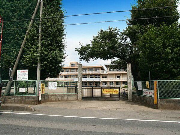 三芳町立三芳小学校 徒歩12分。 960m