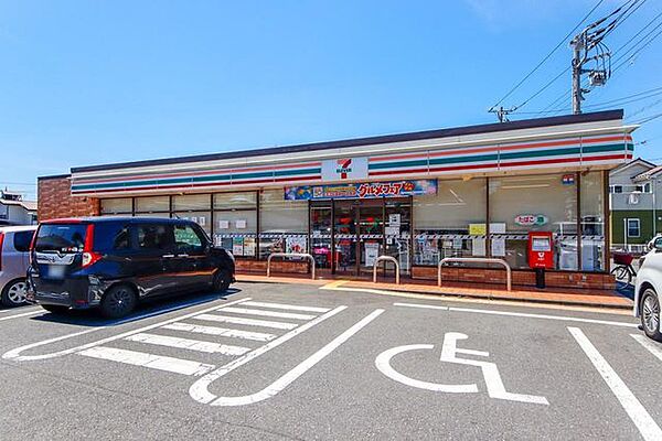 セブンイレブン三芳藤久保西店 徒歩10分。 770m
