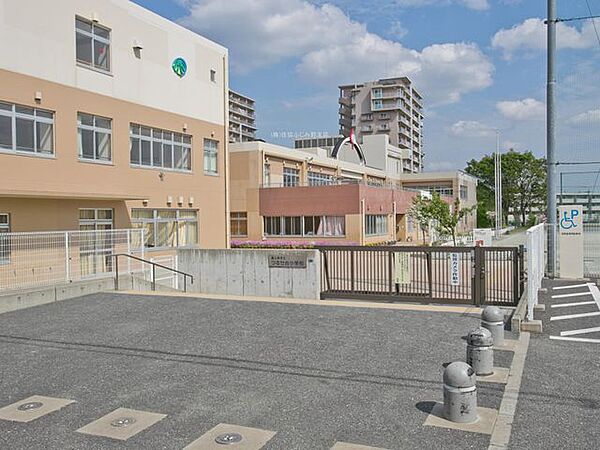 富士見市立つるせ台小学校 徒歩9分。 680m