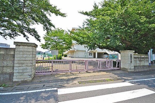 三芳町立三芳東中学校 851m