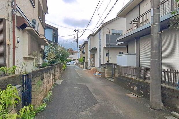 前面道路含む外観