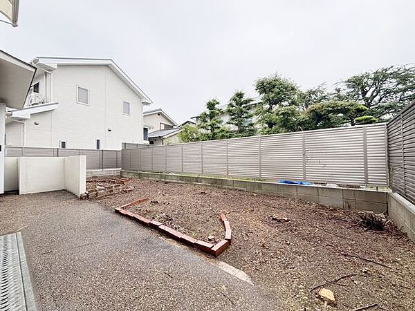 「庭付きの家」をお探しの方におすすめ！お子様のプール遊びや家庭菜園など、夢が広がる広々としたお庭です。