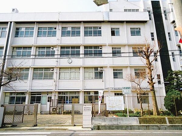 泉佐野市立第三中学校 徒歩11分。 880m