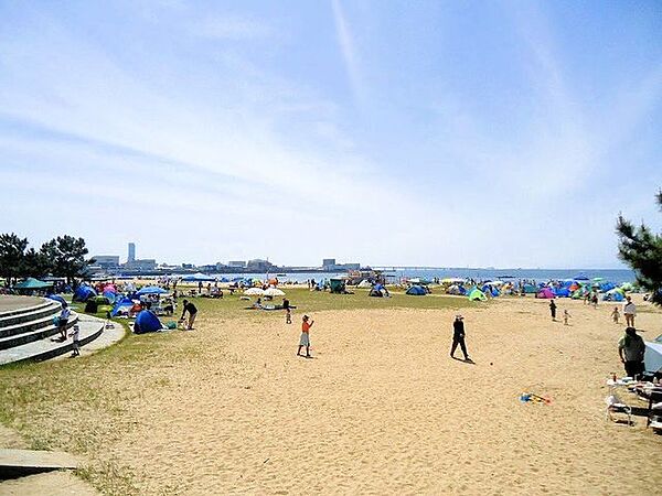 二色の浜公園 ランニングできる程の広々とした公園。海水浴だけでなく、大きな遊具、BBQのできる場所なども。様々な楽しみ方ができます！ 3500m