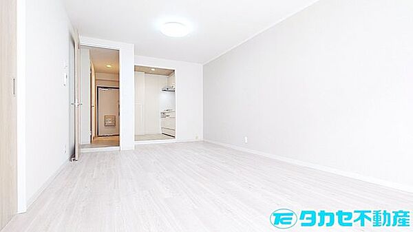 2026年2月上旬リフォーム完成。約14.9帖の広々LDKです。