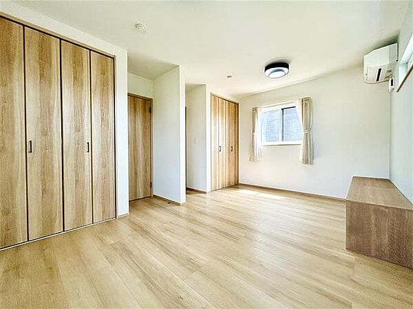洋室4.4帖+4.4帖