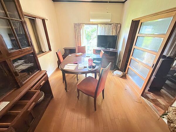 ダイニング6帖は北東の2面採光で、やわらかな光と風を取り込める空間。リビングと一体利用もでき、ご家族でゆったり食卓を囲めます。