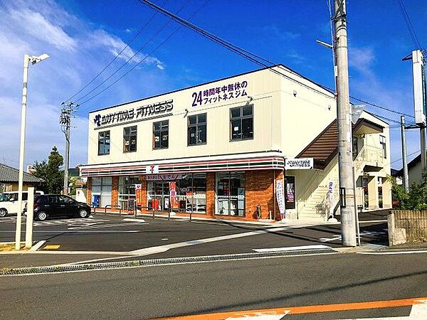 セブンイレブン熊取西店 徒歩8分。■営業時間 6：00～24：00　各種支払いや郵便物の受け取りなどが気軽にできます！2Fにはエニタイムフィットネス(ジム)も。 594m