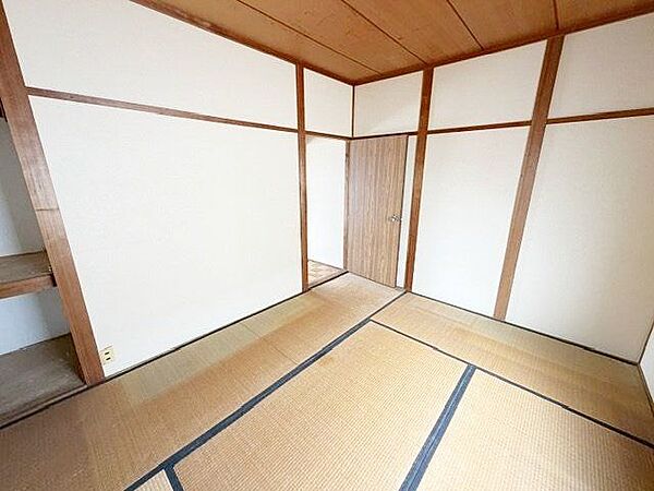 2階の和室6帖。ご家族それぞれの個室としてはもちろん、在宅ワークや趣味を楽しむお部屋にもおすすめです。