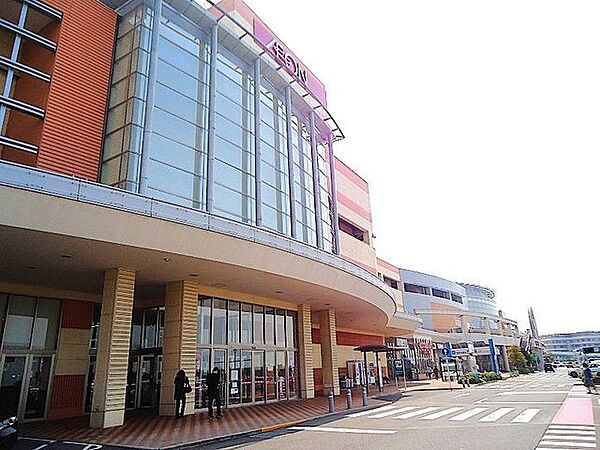 イオンモールりんくう泉南 徒歩42分。専門店・飲食店が充実！休日の息抜きも日常のお買い物にも活躍◎フードコートからは海が見えて、少し贅沢な時間を過ごせます♪駐車場は無料です。 3310m