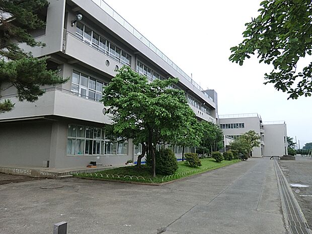 青梅市立霞台小学校　徒歩10分・知・徳・体の調和のとれた人間性豊かな児童の育成を目指しています。