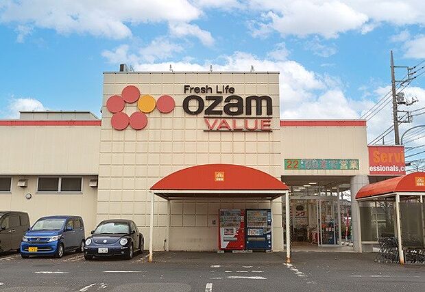オザムバリュー新町店　徒歩5分・最寄りのスーパーは徒歩5分という身近な場所に位置。