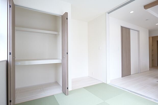 洋室仕様　縁なしタタミ部屋