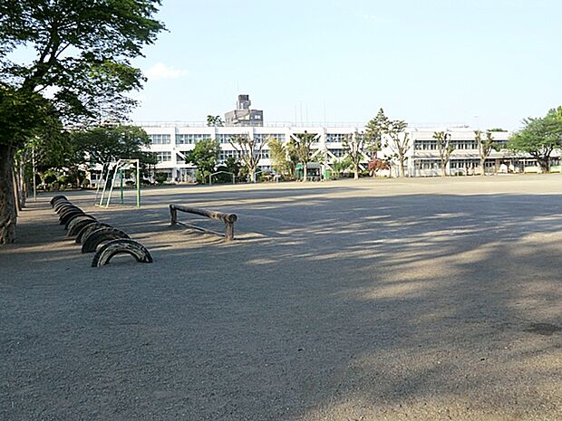 東小学校まで(500m)