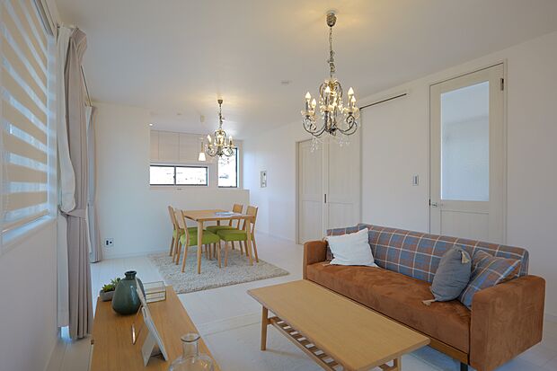 インテリアプランが膨らむ広々リビングは、家族みんなの希望が形になる夢の空間です。