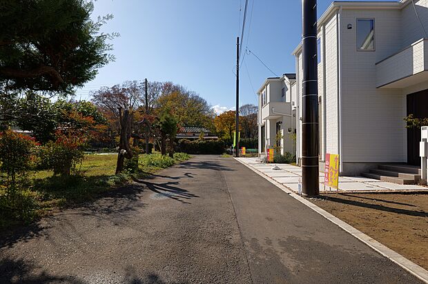 前面には高い建物もなく、開放感と風通しの良さがポイントです。