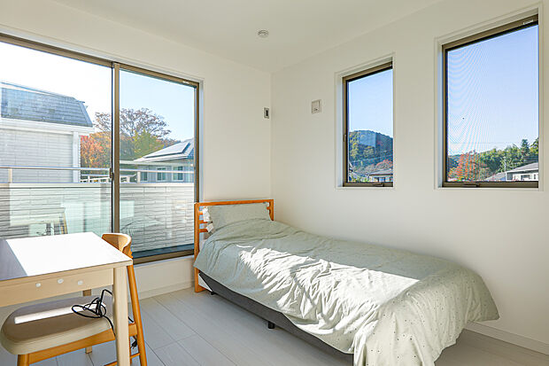 採光ももちろん大切ですが、家具の配置の際には、何もない壁面の位置も非常に重要なポイントとなります。