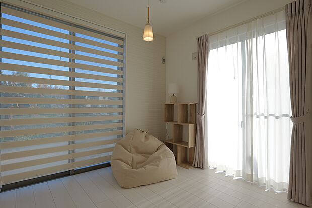 ワイドサッシで毎日明るい室内は、一人の時間も優しく演出してくれます。