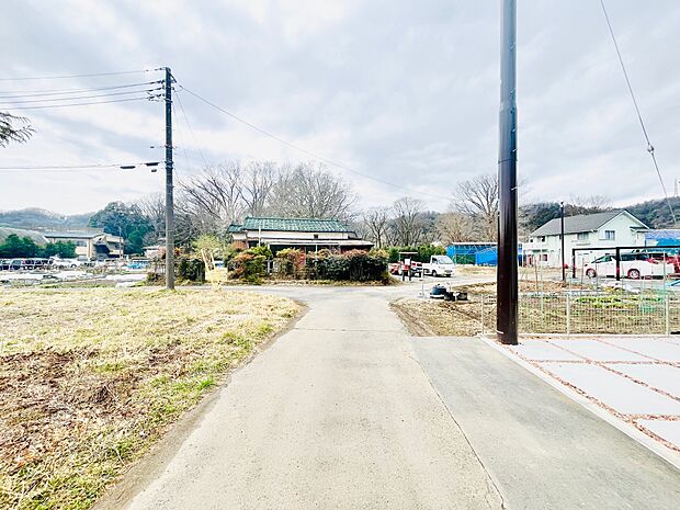 前面には高い建物もなく、開放感と風通しの良さがポイントです。