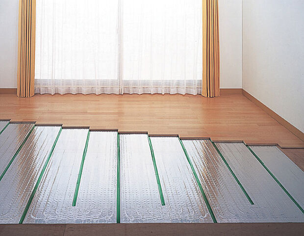 (電気式床暖房)空気を汚さず、健康的で安全な床暖房は標準装備。家族みんなが心地よく過ごせる設備です。