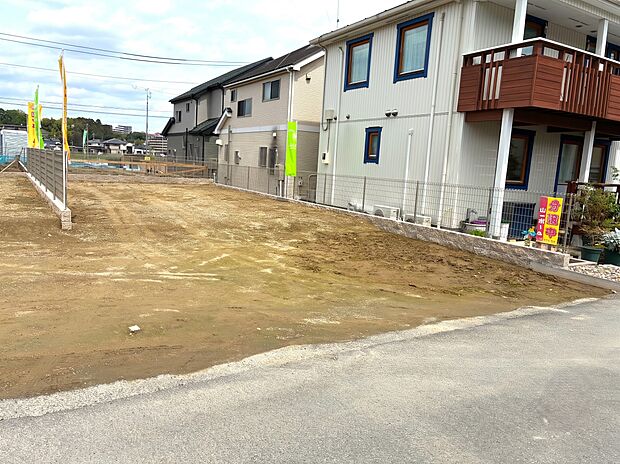 多摩川のほとり、緑に囲まれ自然を身近に感じることのできる住環境。
