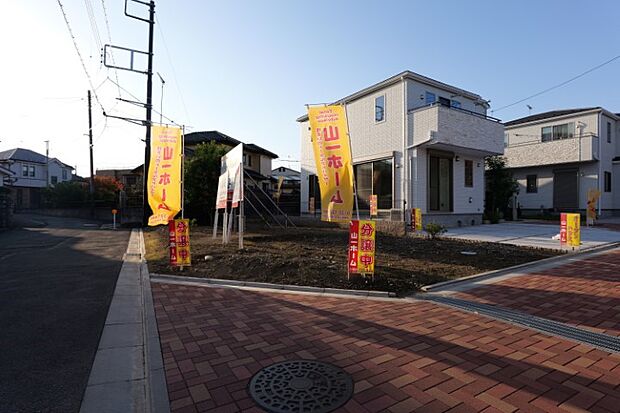 一戸建てが多く、静かで落ち着いた雰囲気を満喫できるエリアです。