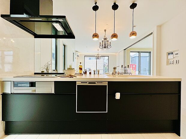 (キッチンイメージ)直火を使わないIHヒーター。毎日の家事を楽にする食洗乾燥機はエコ&衛生的です。※