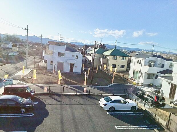 便利で穏やかな暮らしを満喫できる好立地に、全6区画の統一された美しい街並み。