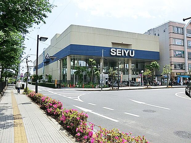 西友羽村店 徒歩7分・食材~日用品~薬品に至るまでの多彩な品揃えです。