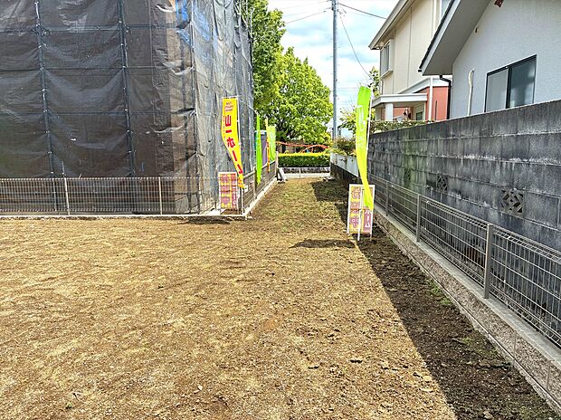 緑豊かで閑静な住宅街に37坪超の敷地を用意。建築条件付き売地の良さを最大限に活かすことができますね。