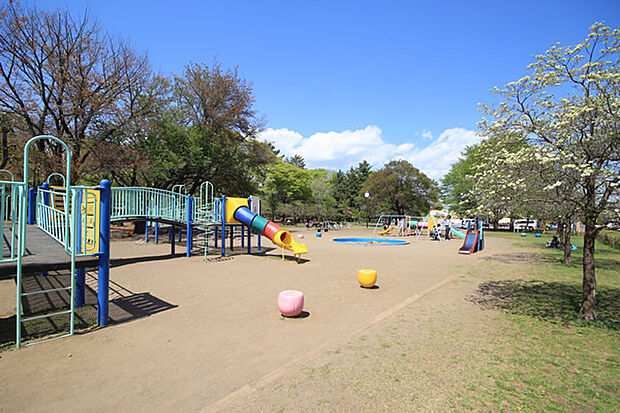 わかぐさ公園 徒歩6分・お子様と手を繋いで歩いて行くのにちょうど良い距離です。