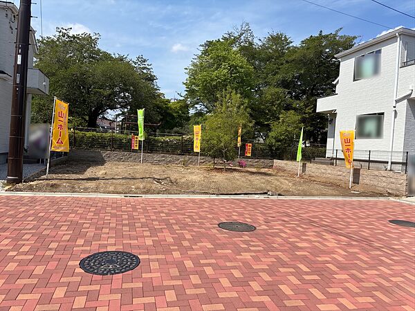 緑豊かで閑静な住宅街に37坪超の敷地を用意。建築条件付き売地の良さを最大限に活かすことができます。