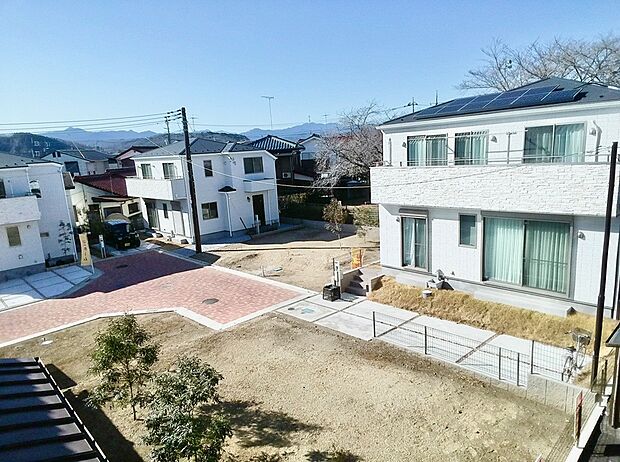 一戸建てが多く、静かで落ち着いた雰囲気を満喫できるエリアです。